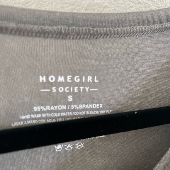 Tshirt with embroidery - Picture 3 of 3